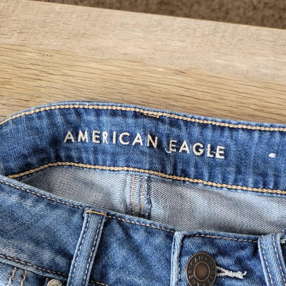 American Eagle Tom Girl Distressed Jeans Sz 2 Short - Picture 5 of 5